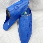 Babuchas de hombre azul eléctrico